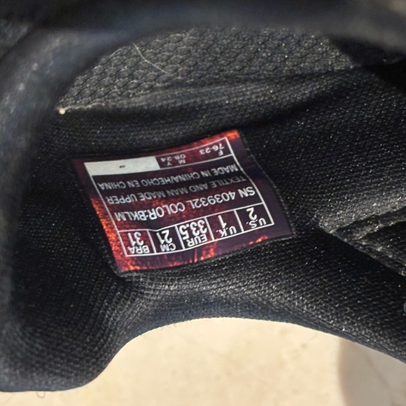 Sketchers Size 2 kids - Picture 4 of 5